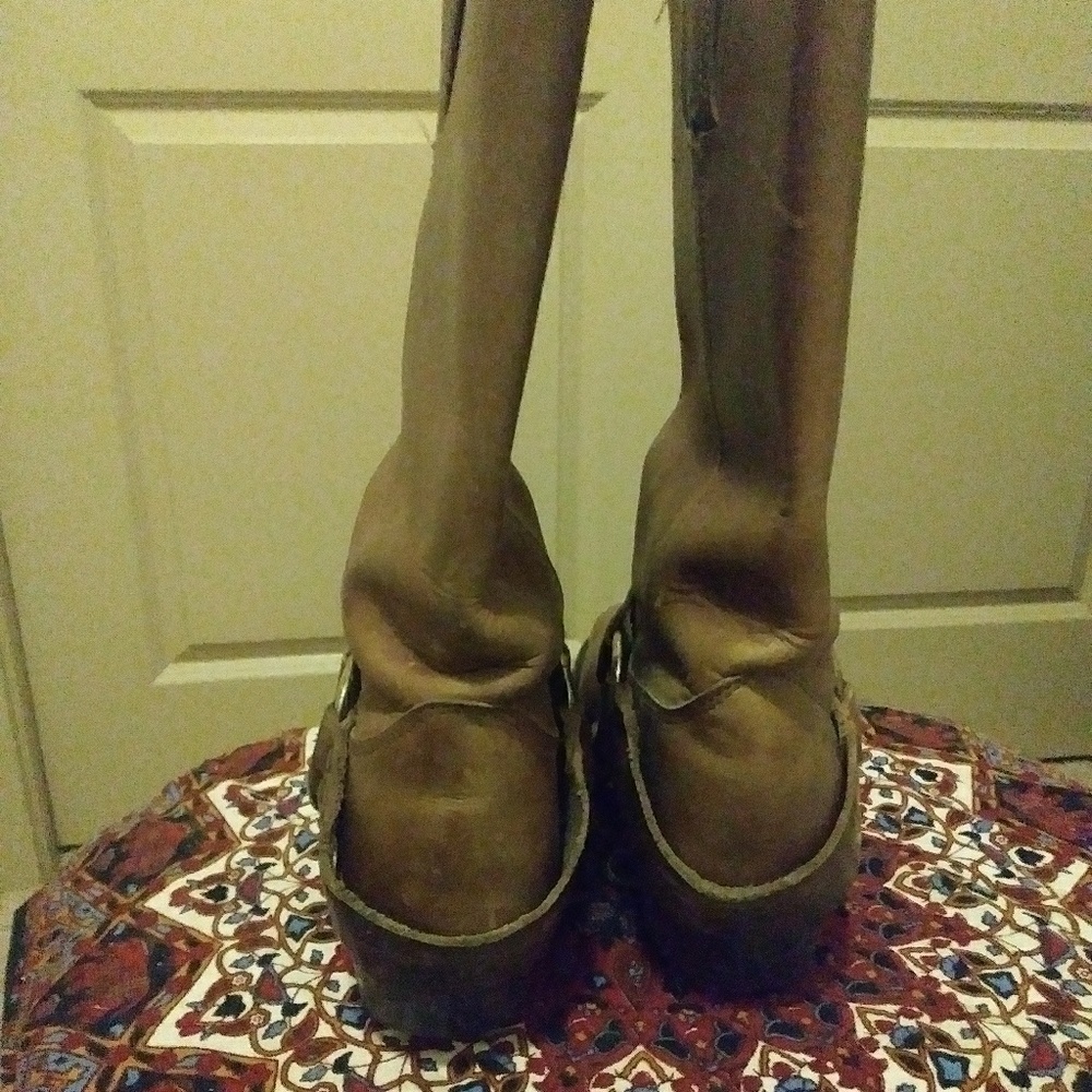 Boots - Picture 3 of 4